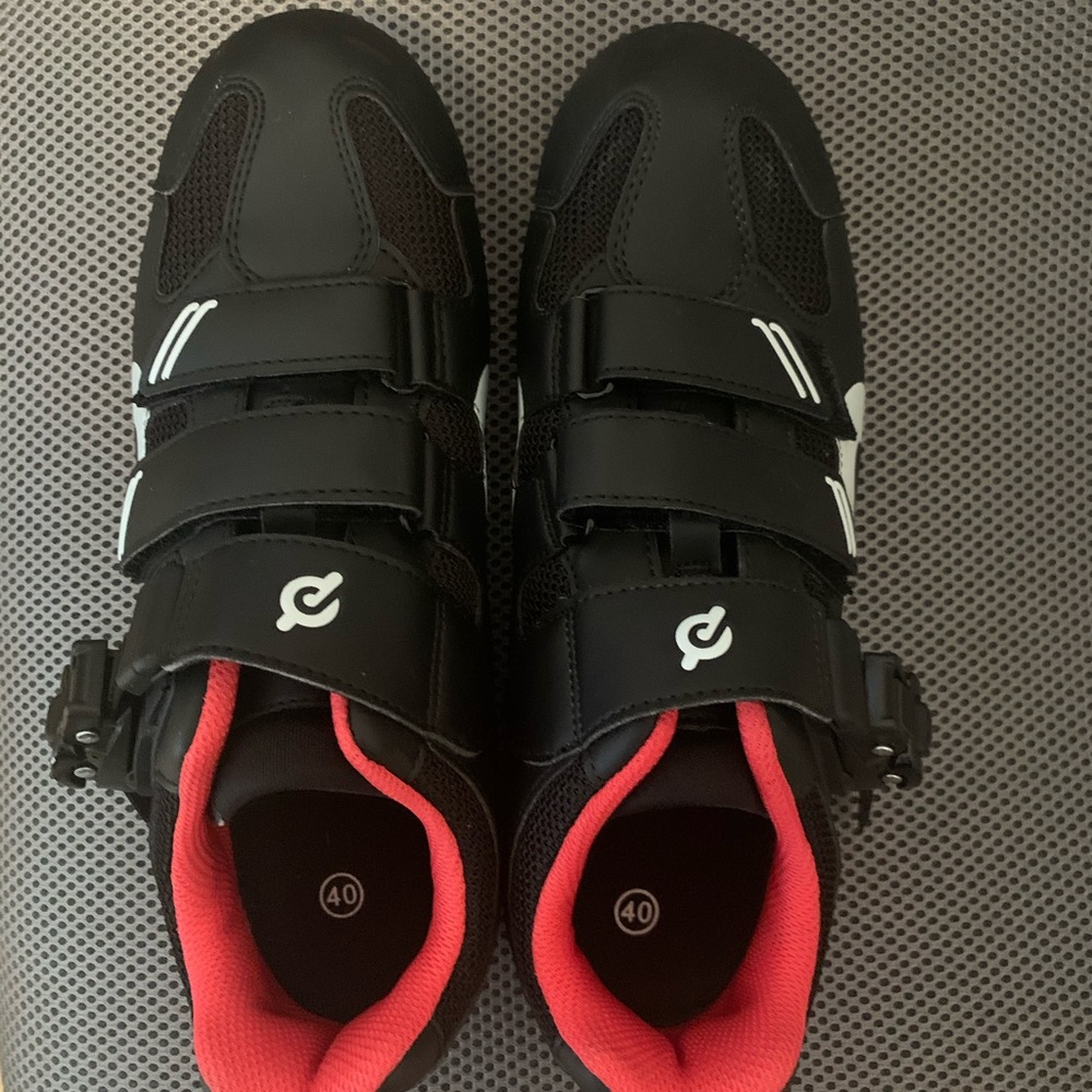 Peloton Cycling Shoes Size 40. Like new.
